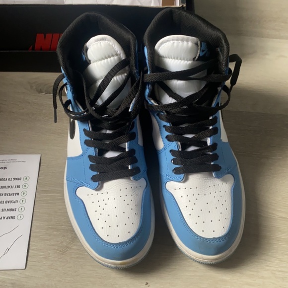 2021
Air Jordan 1 Retro High OG 'University Blue' size 8.5 - Picture 3 of 4